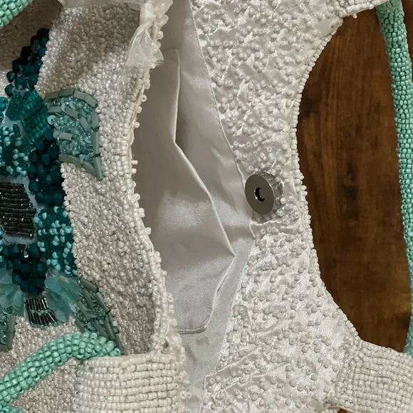 Viral Beaded Sea Turtle Handbag (Handmade) - Picture 9 of 13